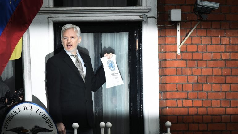 Julian Assange está refugiado desde 2012 na embaixada do Equador em Londres para evitar a extradição para a Suécia