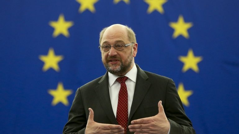 A proposta foi apresentada pelo presidente do Parlamento Europeu, Martin Schulz, e pelos líderes dos grupos políticos a 2 de junho