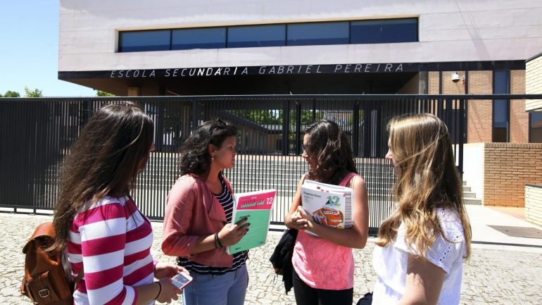 Mais de 75 mil alunos foram postos à prova esta quarta-feira a português