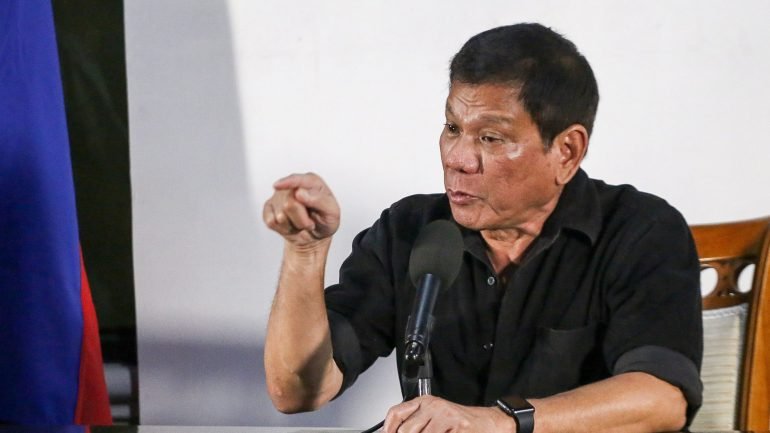 Rodrigo Duterte deve oferecer cerca de 95.500 euros por cada narcotraficante entregue vivo às autoridades