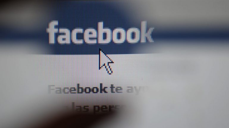 Facebook respondeu que &quot;não há lugar para terroristas ou conteúdos que promovam o terrorismo no Facebook&quot;