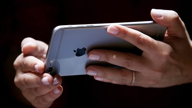 O novo iPhone 7 não deverá incluir a entrada universal para auscultadores