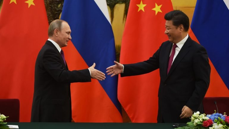 Esta é a quarta que Vladimir Putin visita a China desde que Xi Jinping chegou ao poder