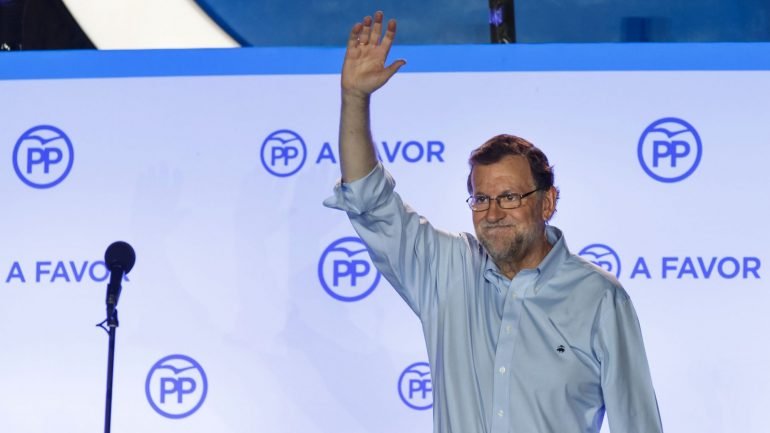O PP, de Mariano Rajoy, ganhou as eleições 33% dos votos, mas não conseguiu maioria absoluta