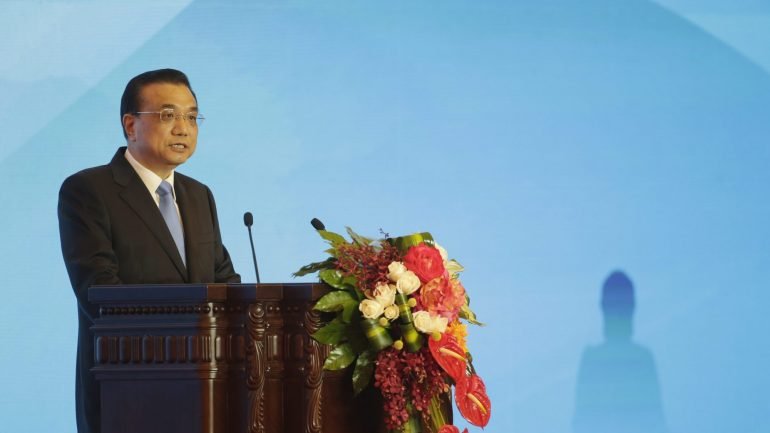 Li Keqiang participava na edição de verão do Fórum de Davos, também conhecida por Davos asiático, a decorrer em Tianjin