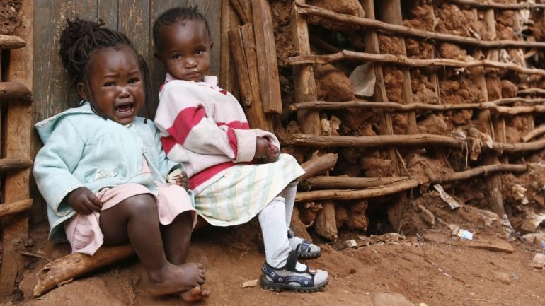 Angola tem a maior taxa de mortalidade infantil do mundo: 157 em cada mil crianças morrem antes dos cinco anos no país
