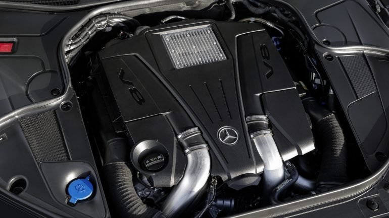 O S 500 da Mercedes recorre, desde 2014, a filtros de partículas no seu motor a gasolina 4.7 V8