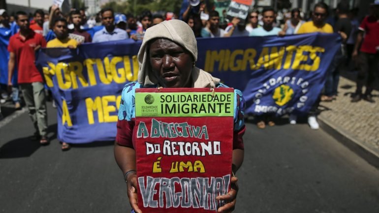 &quot;Imigrante em Portugal, cidadão igual&quot;, &quot;Imigrantes contra a escravatura&quot;, &quot;Expulsão não é a solução&quot;, lia-se nos cartazes