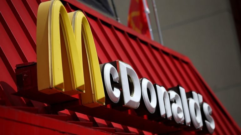 O gabinete de propriedade intelectual deu razão à McDonald's e anulou o registo pedido pela empresa asiática em 2013