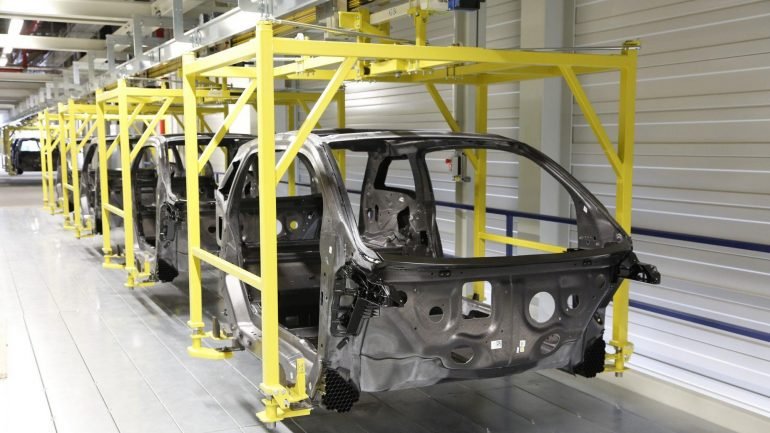 Em média, são usados cerca de 900 kg de aço em cada automóvel, de acordo com a World Steel Association