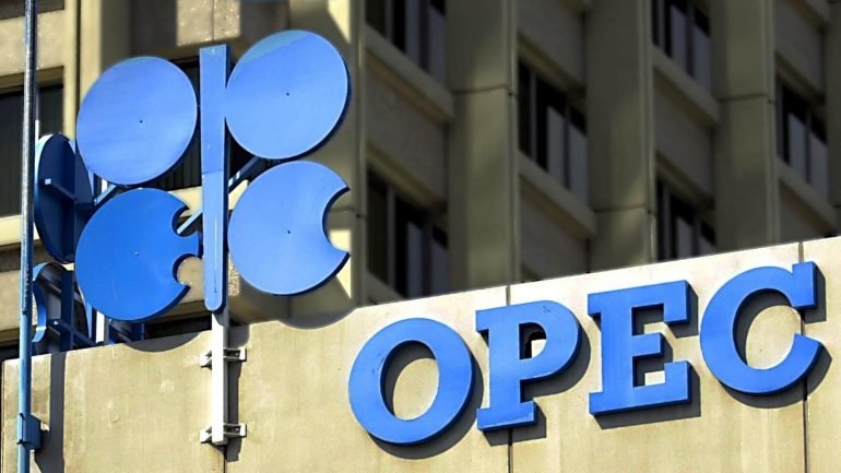 A OPEP confirma que a procura mundial será este ano de 94,18 milhões de barris diários