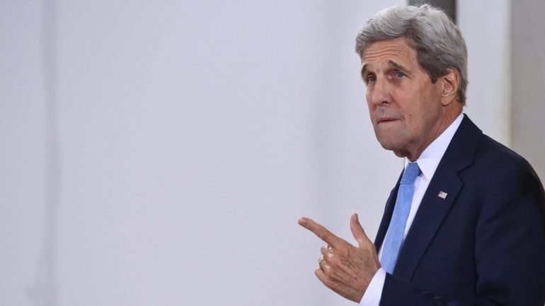 O número de refugiados sírios que os Estados Unidos vão receber é seis vezes superior ao de acolhidos no ano anterior, afirmou John Kerry