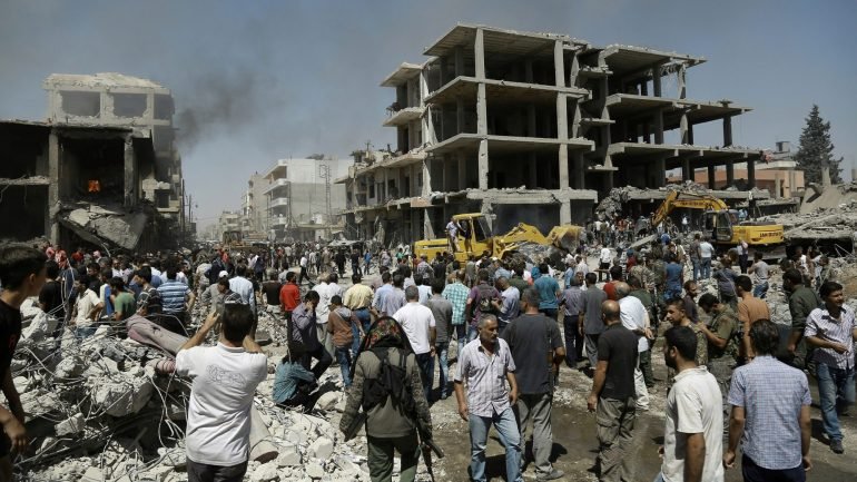 A explosão causou, além de 44 mortos e 140 feridos, danos estruturais nos edifícios locais