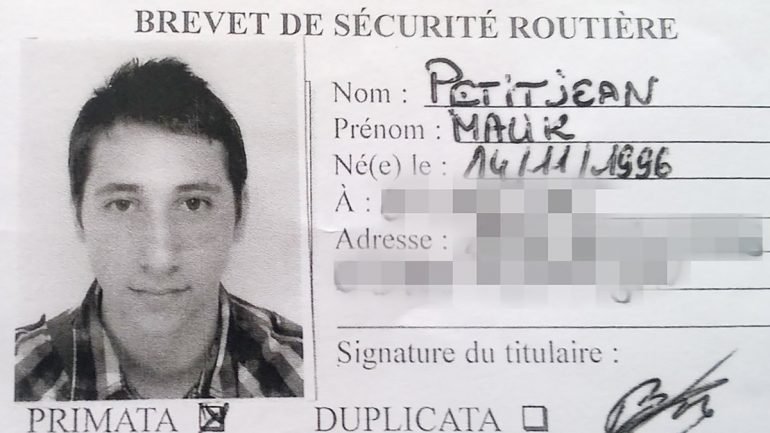 A carta de condução de Nabil Abdel Malik Petitjean foi encontrada em casa do outro terrorista abatido, Abed Kermiche