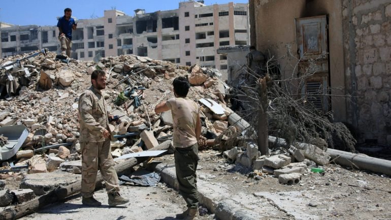 Coligação fala em 55 vítimas civis, mas Observatório Sírio dos Direitos Humanos aponta para 600
