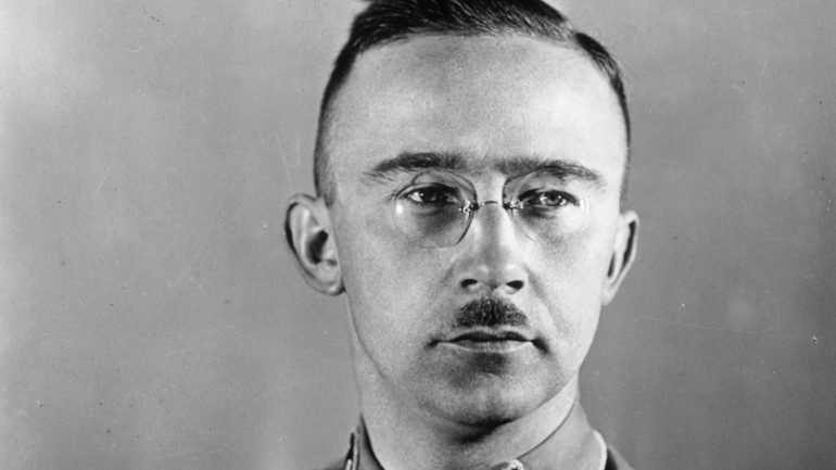 O influente líder nazi ordenou que os militares do campo de Auschwitz treinassem cães para serem capazes de rasgar os corpos dos judeus