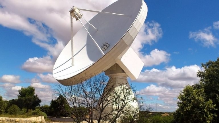 A antena de 15 metros vai ser instalada na Ilha de Santa Maria, nos Açores