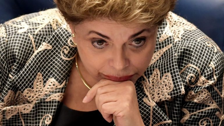 Dilma Rousseff voltou a comparar o impeachment a um &quot;golpe de Estado&quot;