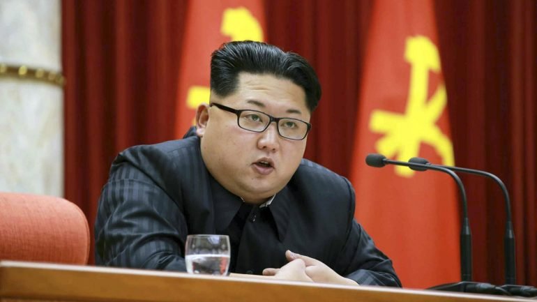 Kim Jong-un sucedeu ao seu pai, Kim Jong-il