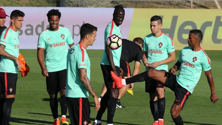 A seleção portuguesa durante os treinos