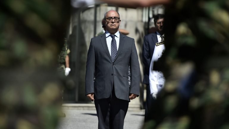 O ministro da Defesa, Azeredo Lopes, poderá optar por acabar com a tropa especial do Exército