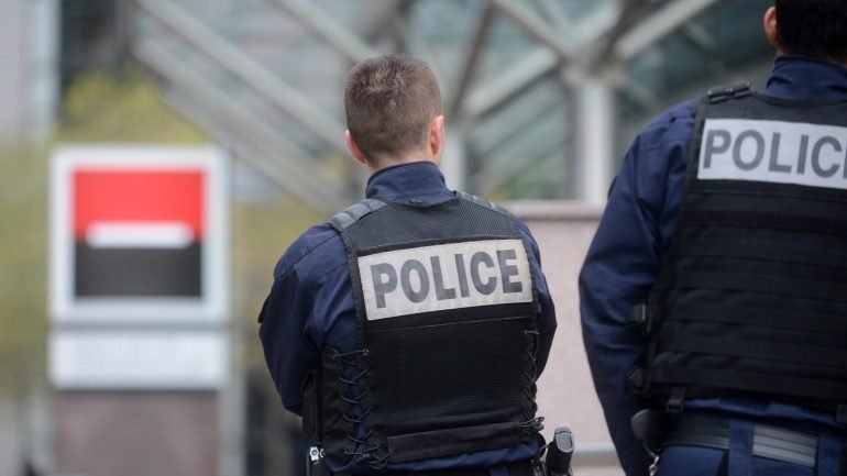 A polícia francesa já deteve 293 pessoas este ano por ligações a redes terroristas