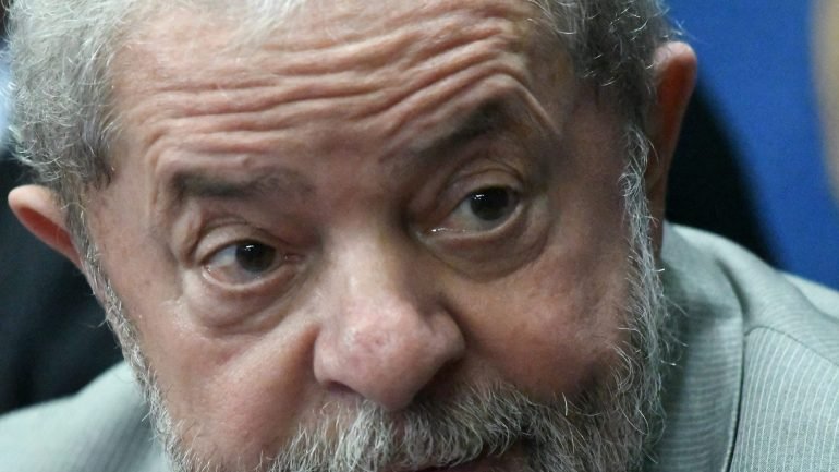 Lula da Silva reafirmou a sua inocência e acusou os procuradores de estarem a tentar afastá-lo da vida pública