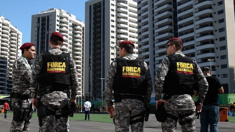 As autoridades brasileiras estiveram a rastrear, antes dos Jogos Olímpicos, um grupo suspeito de organizar um ato terrorismo durante a competição.