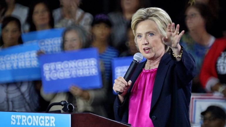Clinton tem liderado a sondagem da Reuters desde a Convenção Democrata de julho