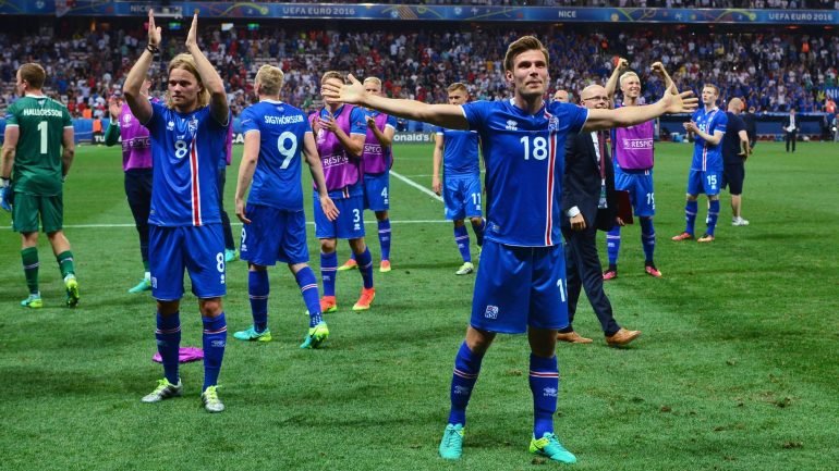 Surpresa das surpresas, a Islândia eliminou a Inglaterra nos &quot;oitavos&quot; do Euro 2016. E festejou &quot;à grande e à islandesa&quot; em Nice