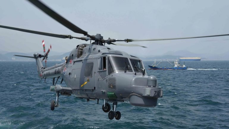 A modernização de cinco helicópteros Lynx da Marinha, adquiridos em 1993, incluirá novos motores e a atualização dos sistemas eletrónicos e equipamentos