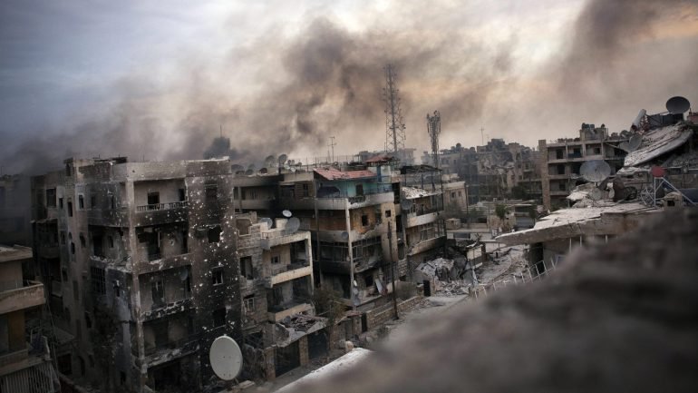 Cidade de Alepo tem sido uma das zonas mais afetadas pelos bombardeamentos
