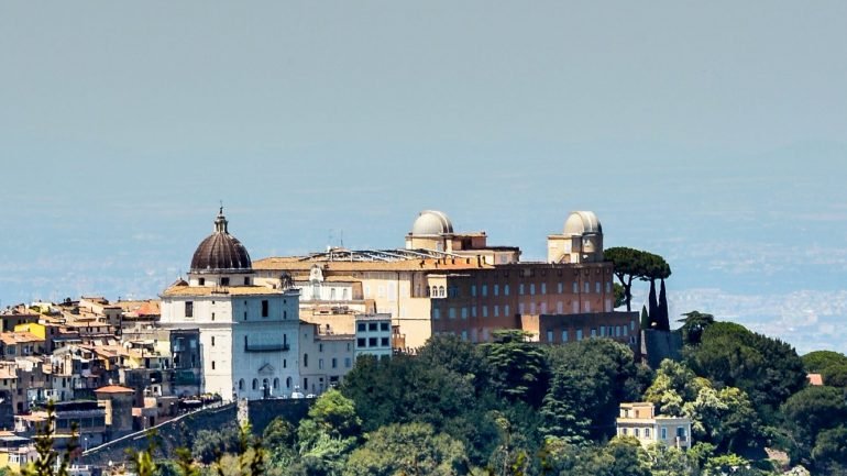 O palácio de apostólico de Castel Gandolfo era a residência de verão dos papas até Bento XVI