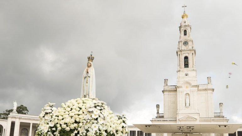 O Papa Francisco vem a Portugal em maio de 2017 para presidir às celebrações do centenário das aparições de Nossa Senhora aos três pastorinhos.