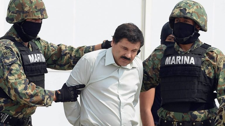 &quot;El Chapo&quot; quando foi detido em 2014, um ano antes de escapar da prisão de segurança máxima de Altiplano