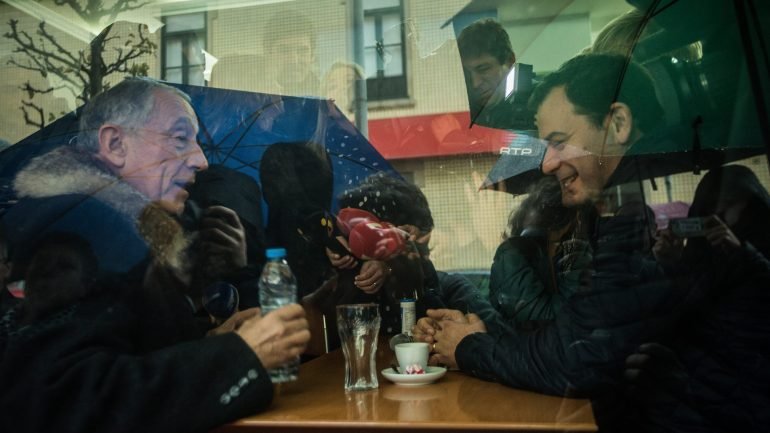 Marcelo em Espinho com Luís Montenegro durante a campanha, num dos raros encontros públicos com dirigentes do PSD