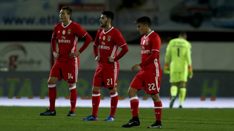 Lindelof, Pizzi e Cervi mais Ederson igual a desilusão total: o Benfica acumula a quinta derrota da época, a segunda seguida