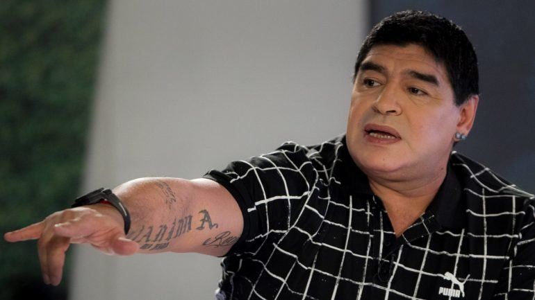 Maradona foi interrogado pela polícia espanhola