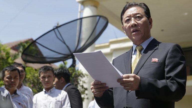 O embaixador acusou a investigação de ser politicamente motivada e pediu uma investigação conjunta à morte de Kim Jong-nam