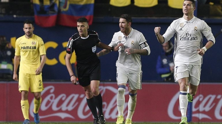 Gil Manzano foi muito criticado pelo penalty assinalado a favor do Real Madrid no triunfo por 3-2