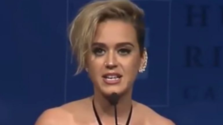 A educação cristã de Katy Perry ensinou-a a temer a homossexualidade. Agora, é uma das maiores defensoras dos LGBT