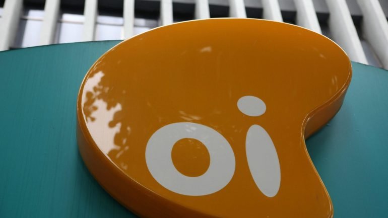 A operadora de telecomunicações brasileira Oi entrou com um pedido de recuperação judicial em junho do ano passado
