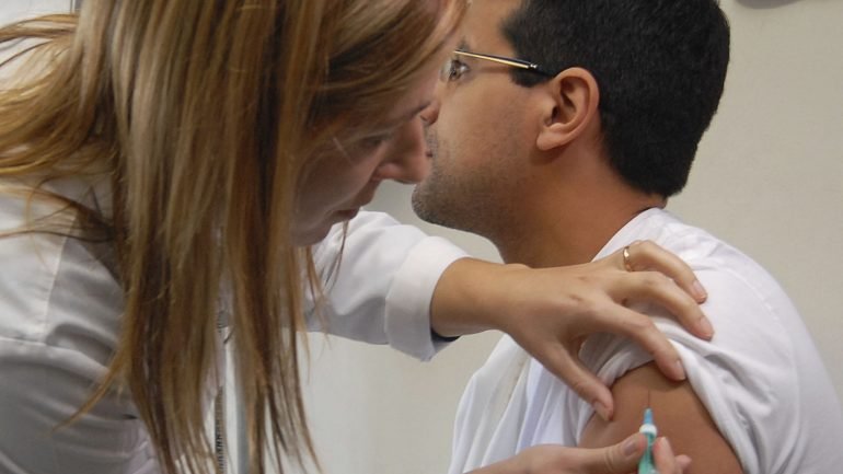 Recentemente relançou-se em Portugal um debate sobre a importância da vacinação depois de um surto de casos de sarampo
