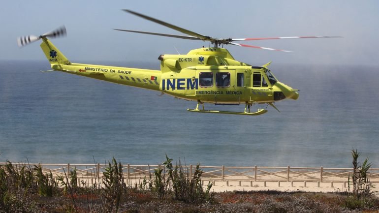 Os helicópteros de emergência médica do INEM são utilizados no transporte de doentes graves