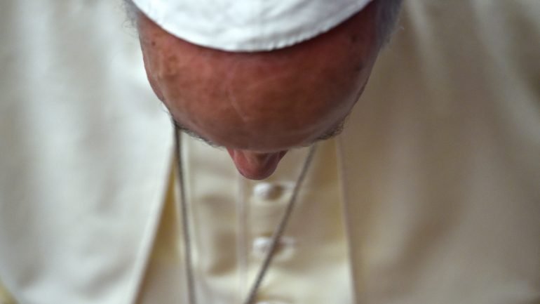 Não sendo católico, Antunes refere que também não será este papa que o fará, mas ao mesmo tempo não deixa de ficar sensibilizado para “uma Igreja que se tenta renovar”
