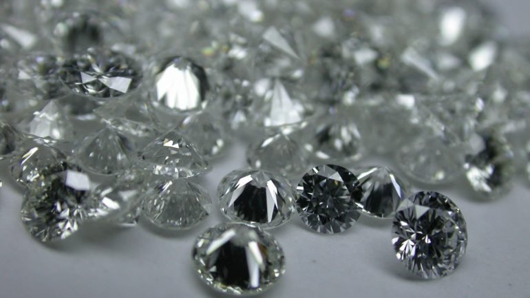 A produção total de diamantes atingiu os 8.934.000 quilates, o correspondente a 99,21% da meta corrigida de 2016.