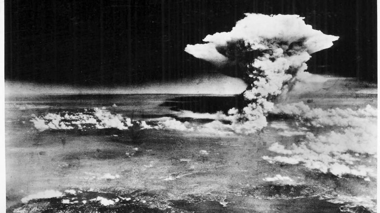 O bombardeamento pela Força Aérea dos Estados Unidos forçou a capitulação do Japão no dia 15 de agosto de 1945, pondo termo à II Guerra Mundial