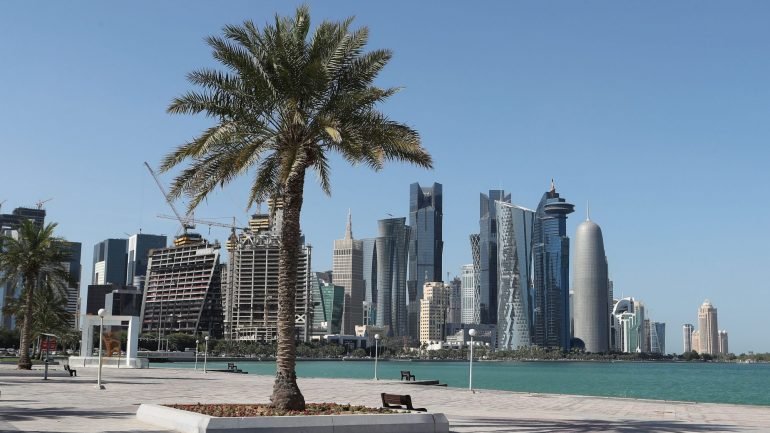 Uma vista de Doha, capital do Qatar, um estado isolado desde o corte de relações diplomáticas imposto por cinco estados árabes vizinhos