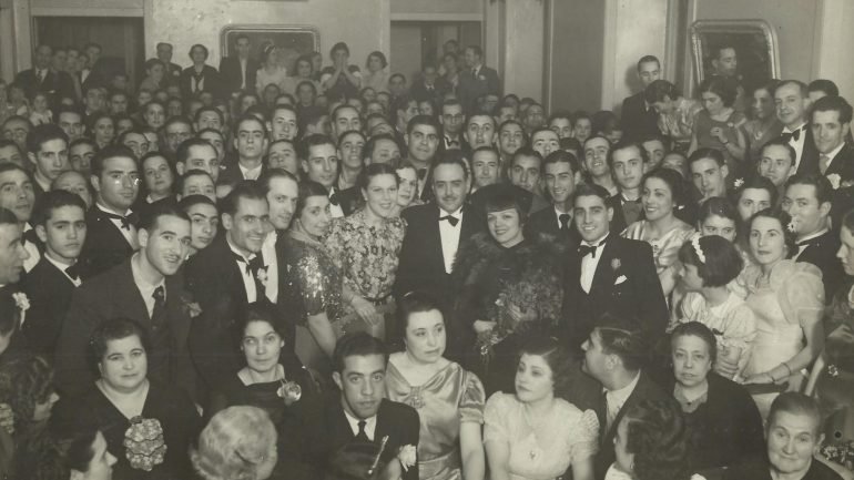 Uma festa com Beatriz Costa e outros associados da Guilherme Cossoul, na década de 40 do século passado