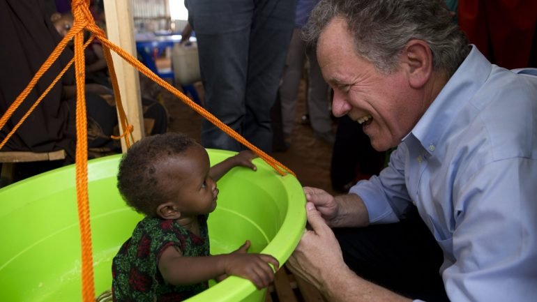 De acordo com a Unicef, as crianças mal nutridas têm nove vezes mais probabilidade de morrer de doenças como a cólera, diarreias agudas e sarampo